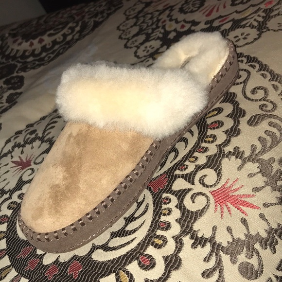 UGG Australia w Aira slipper - Picture 3 of 4